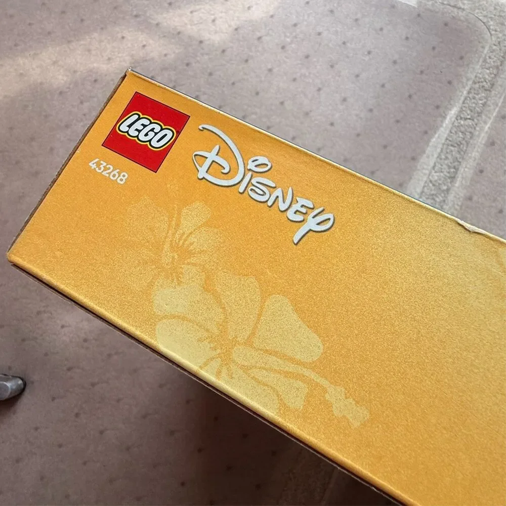 LEGO 43268 Disney Lilo and Stitch NIB 834 Pieces Great Gift